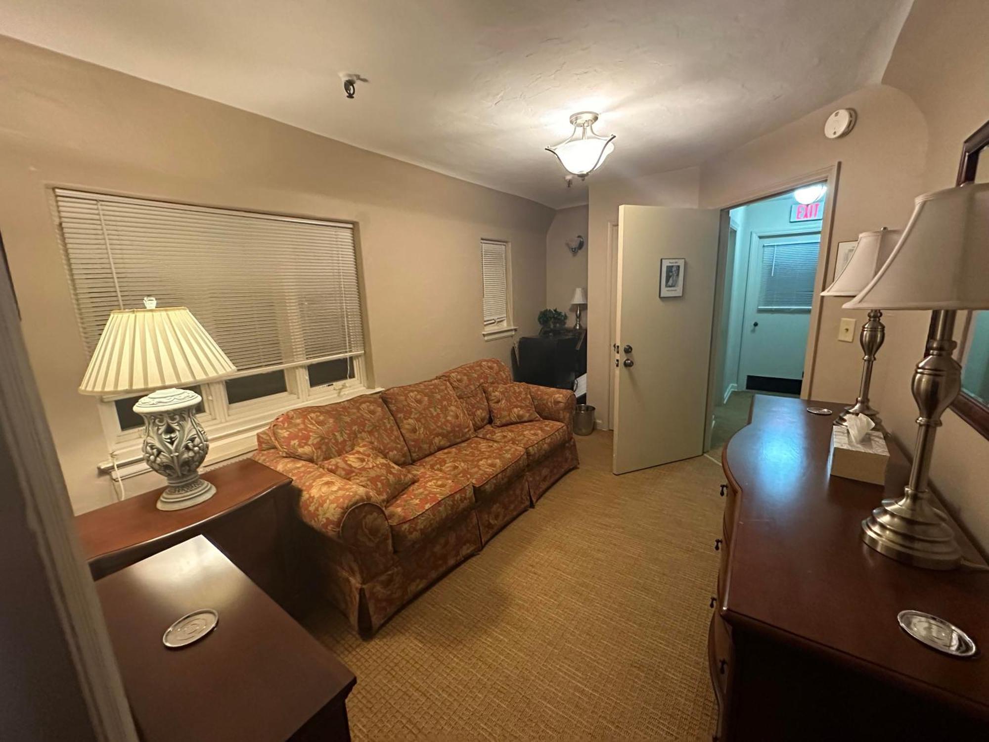 The Oaks B&B Hotel And Spiritual Center 제임스타운 외부 사진
